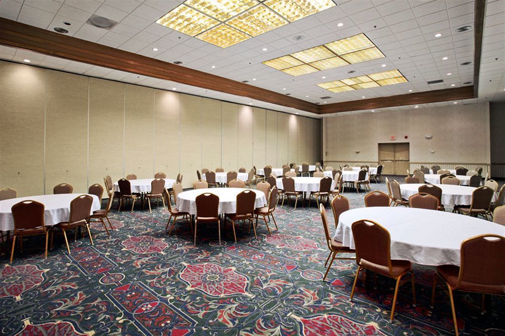 Salina Ambassador Hotel & Conference Center Restaurant photo
