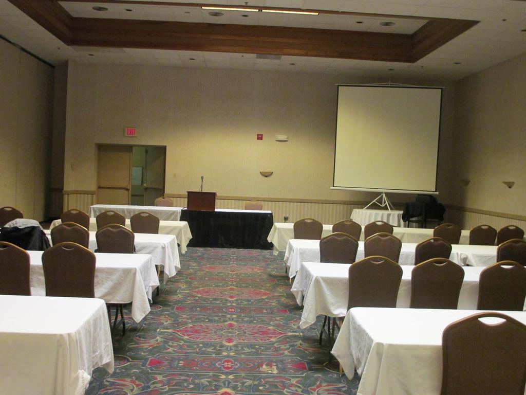 Salina Ambassador Hotel & Conference Center Exterior photo